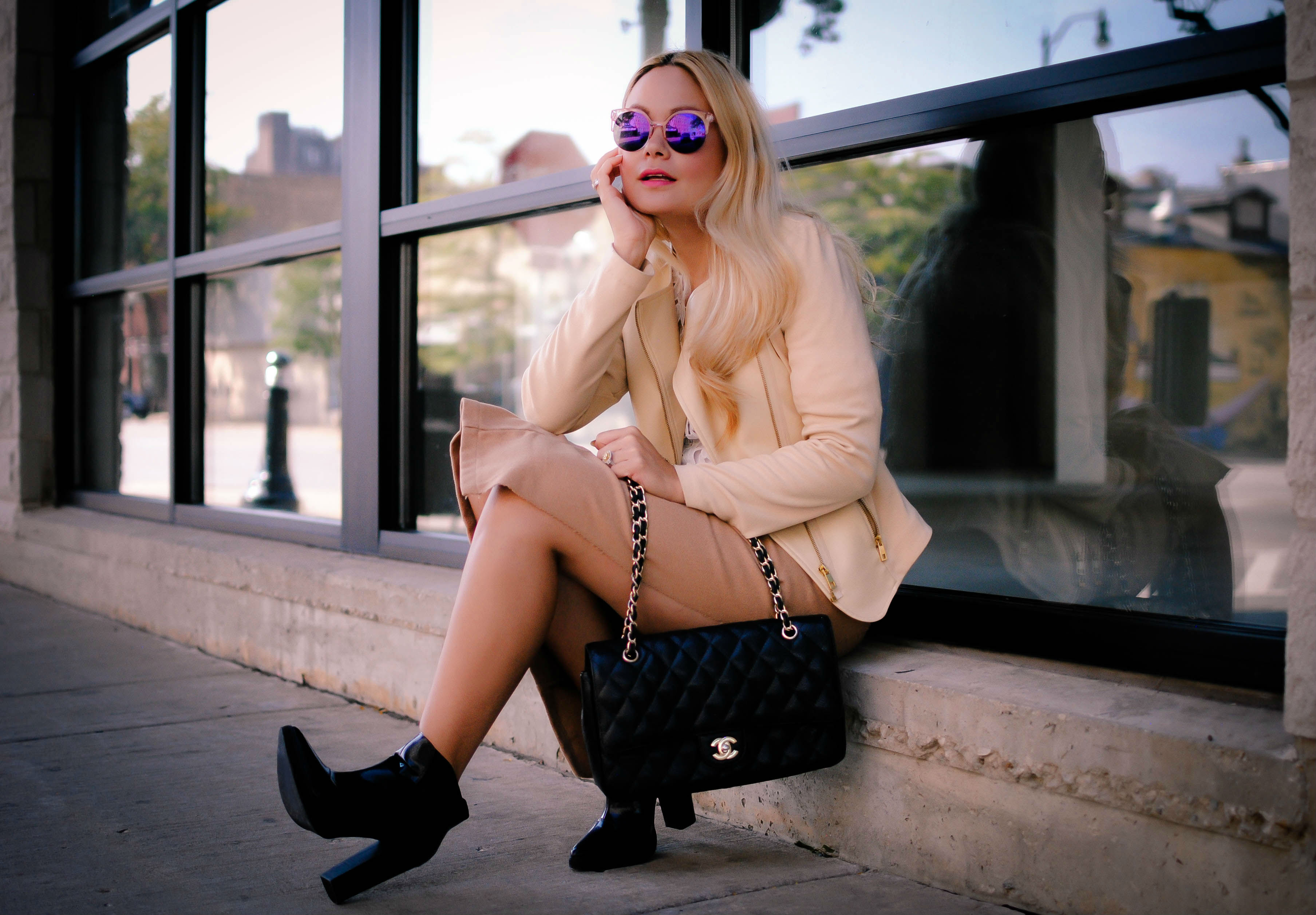 vanessa-lambert-blogger-behind-what-would-v-wear-wearing-a-midi-skirt-and-ankle-booties-chanel-flap-bag