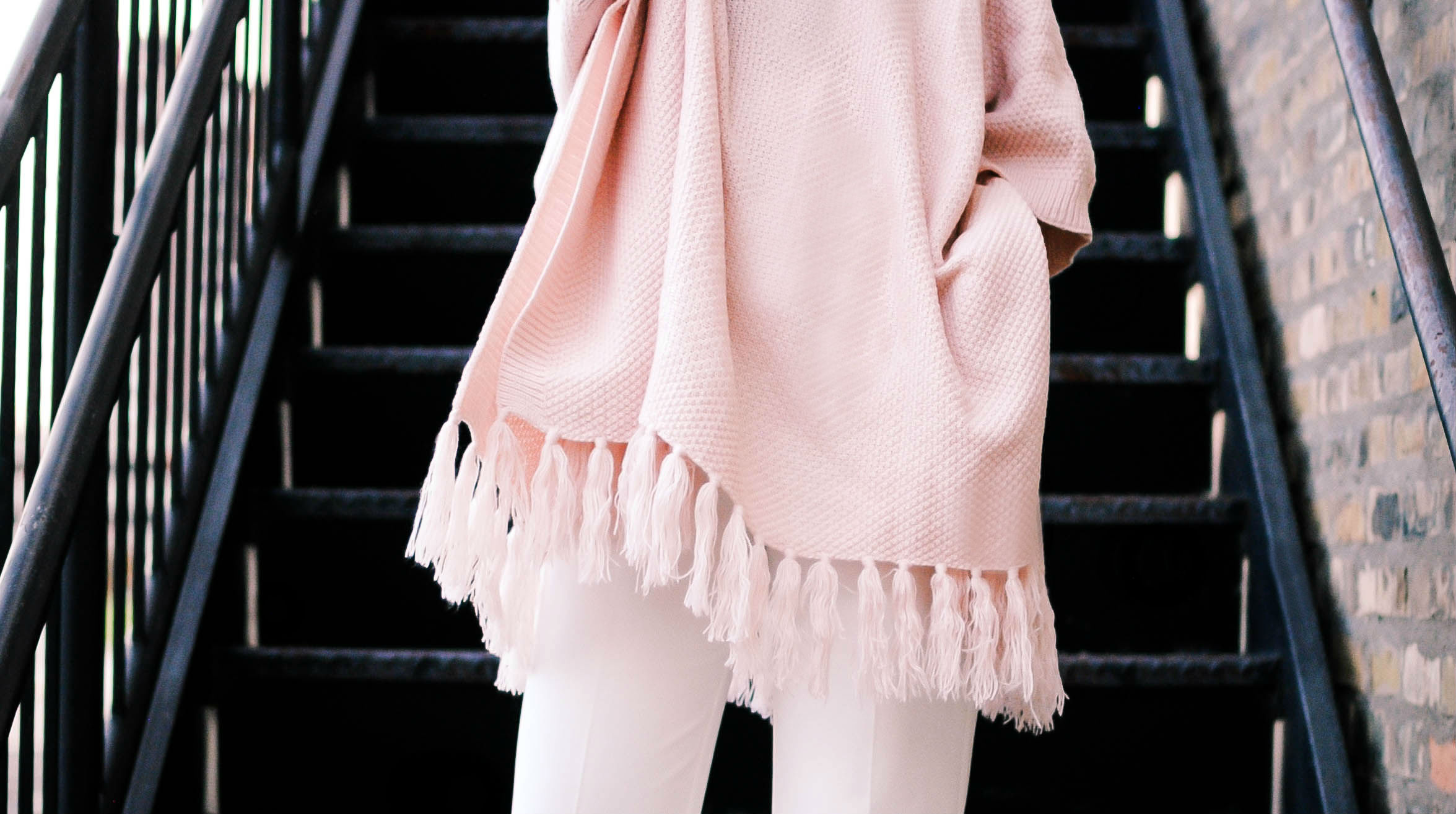 vanessa-lambert-blogger-behind-what-would-v-wear-wears-a-cozy-pink-sweater-from-new-york-and-company-paired-with-white-pants_4