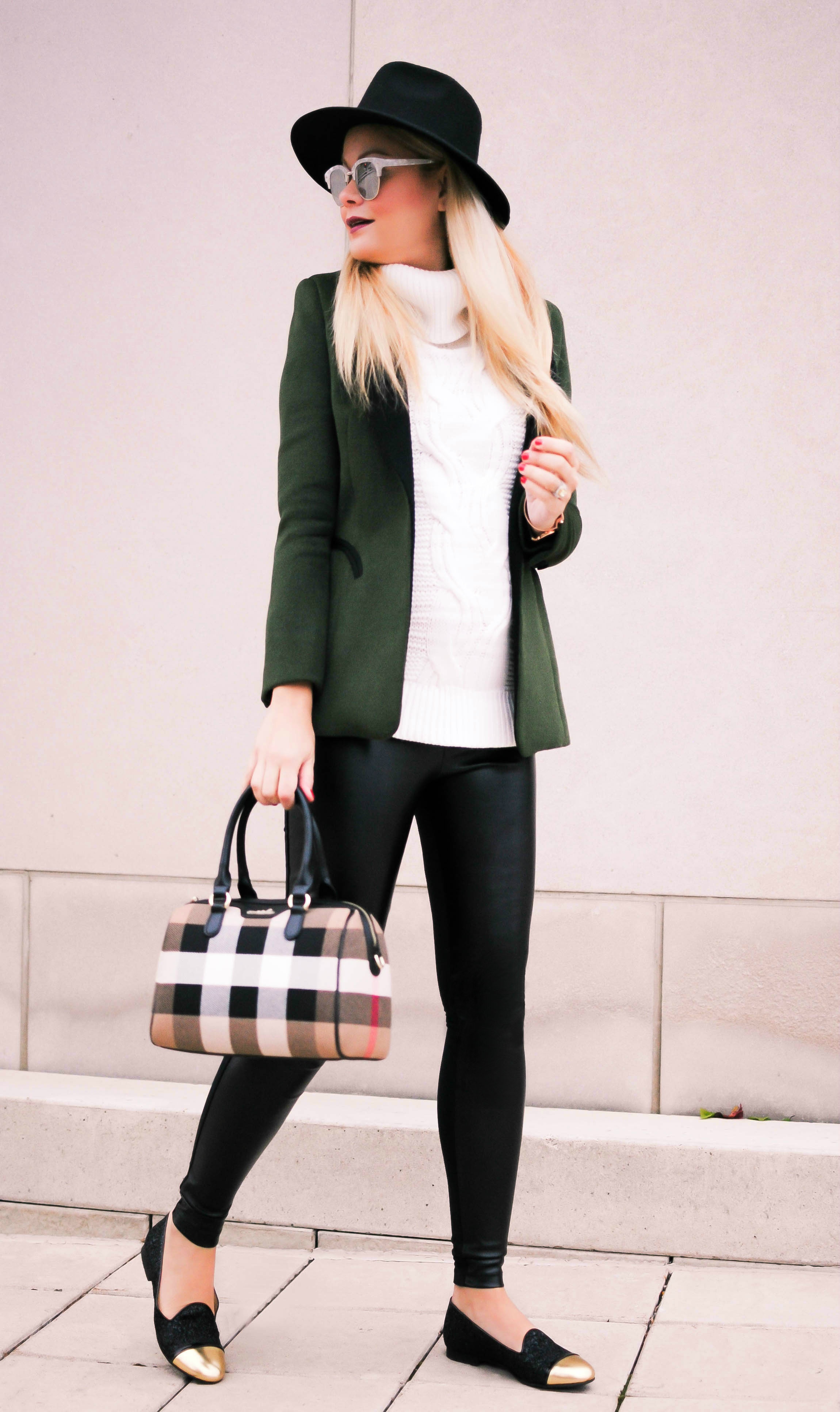 vanessa-lambert-blogger-behind-what-would-v-wear-wears-a-green-wool-blazer-from-vipme-while-6-months-pregnant_23