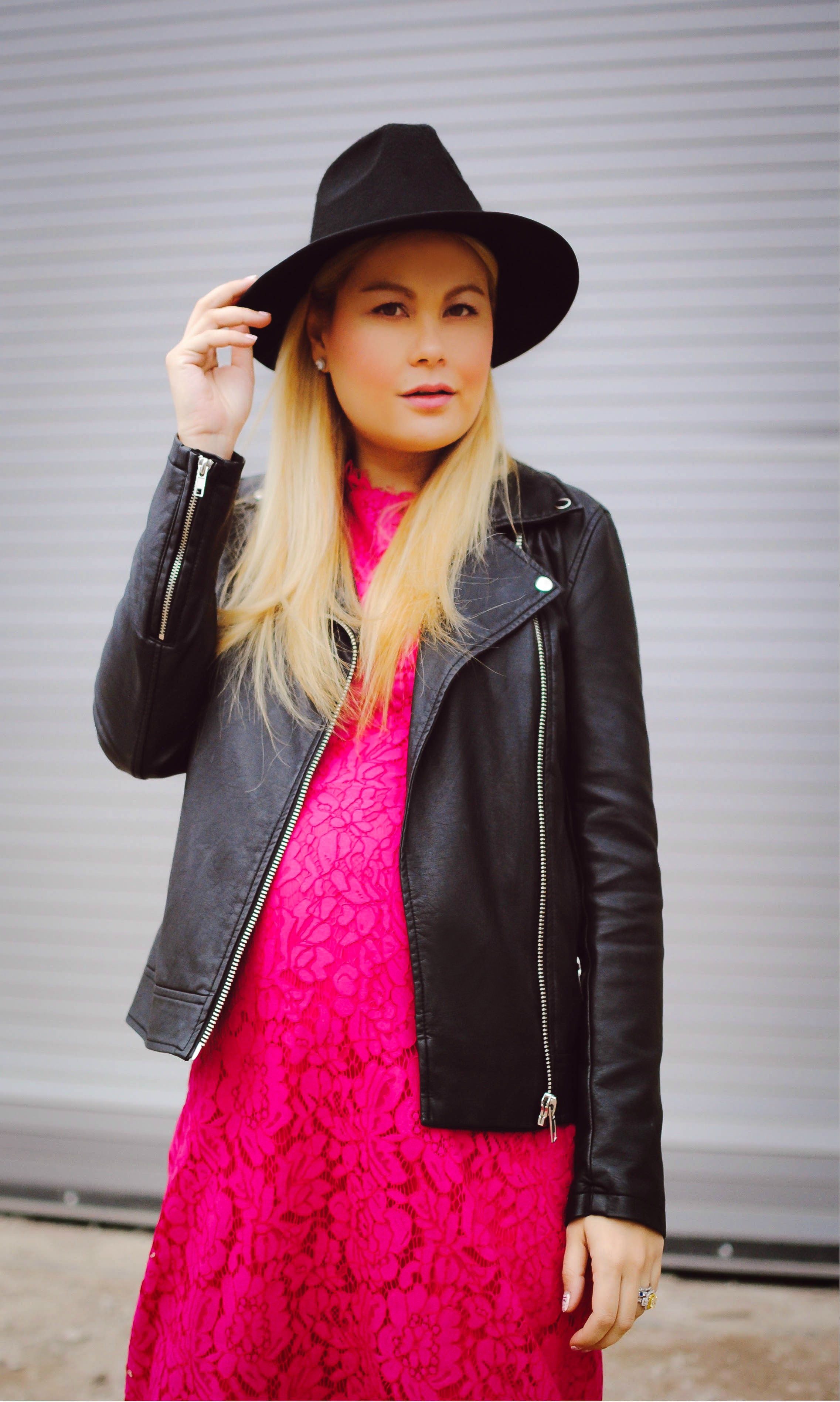 vanessa-lambert-blogger-behind-what-would-v-wear-wears-a-pink-lace-midi-dress-paired-with-a-moto-jacket-while-32-weeks-pregnant_7