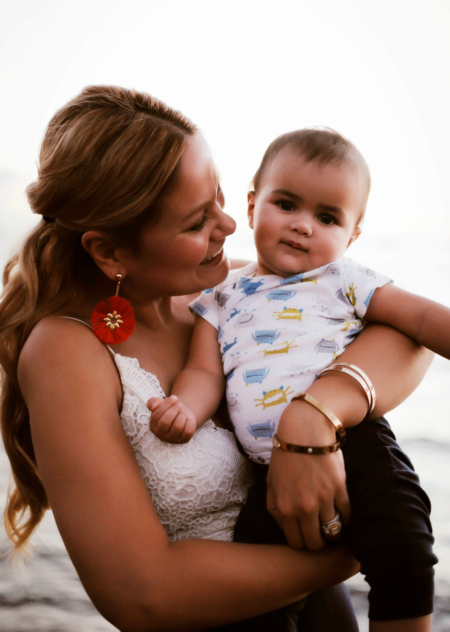 Aloha-lahaina-hawaii-motherhood-what-would-v-wear-beach-sunset