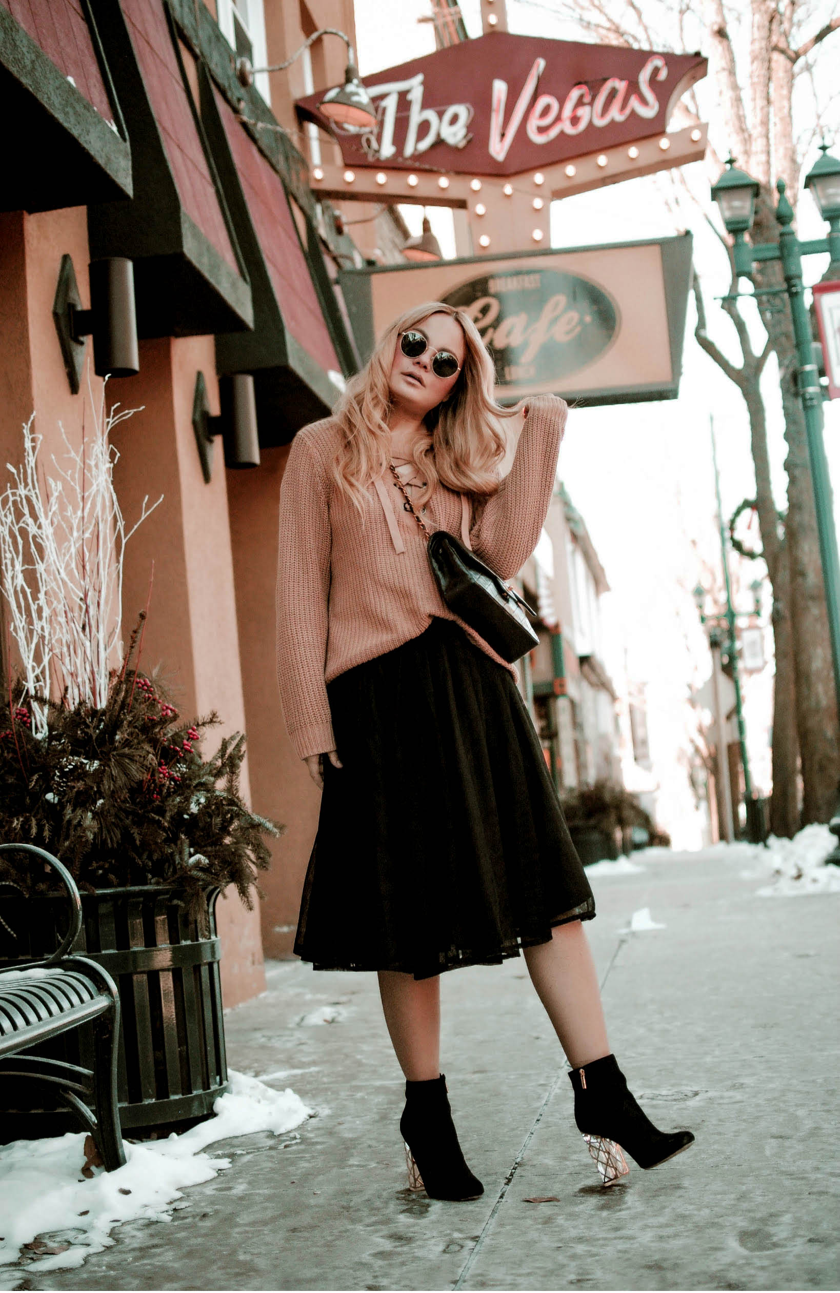  Vanessa-Lambert-Blogger-What-Would-V-Wear-black-tulle-skirt-lace-up-sweater-Carrie-Bradshaw-moment