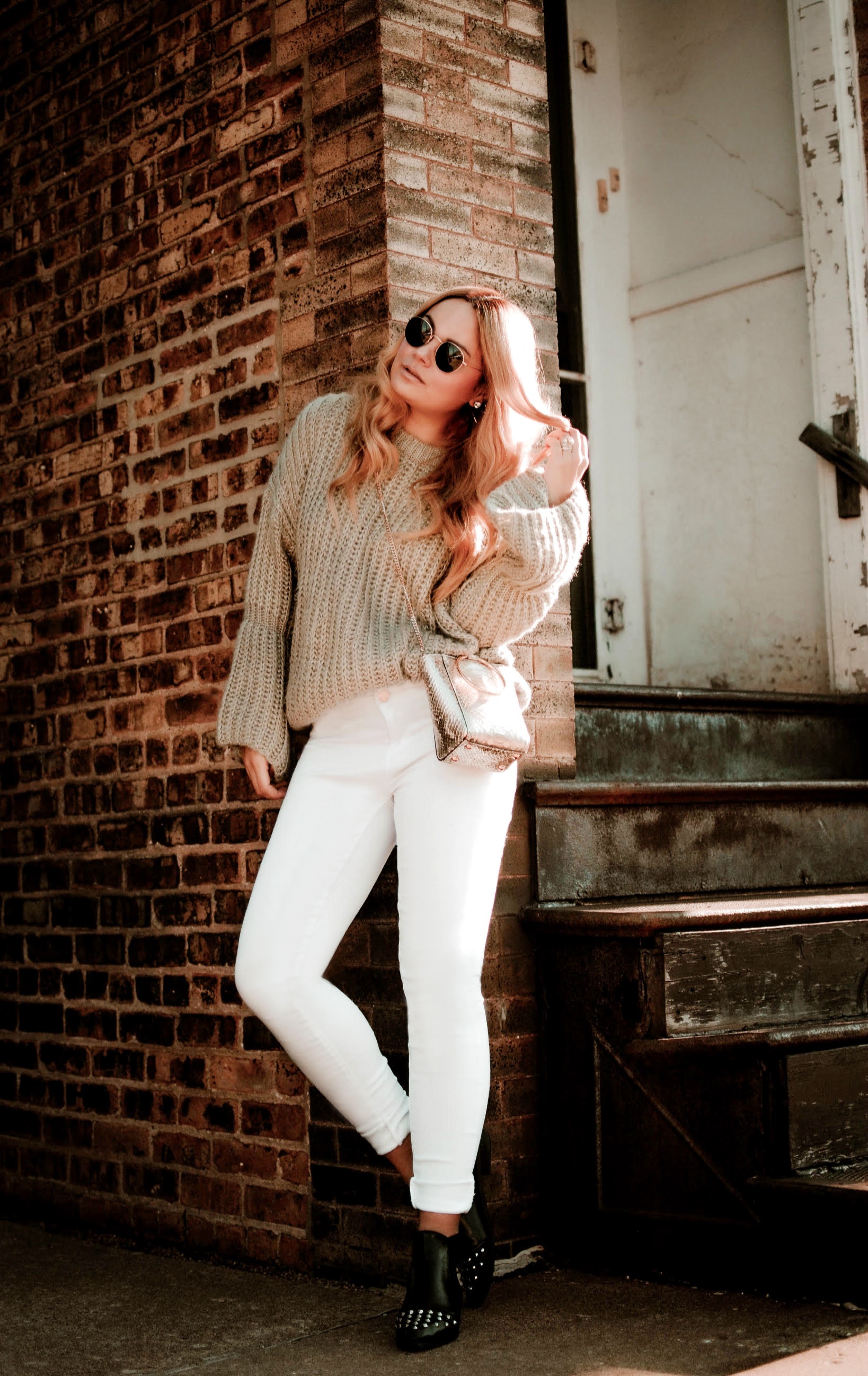  Vanessa-Lambert-What-Would-V-Wear-White-Jeans-Cozy-Sweater-Winter-2018