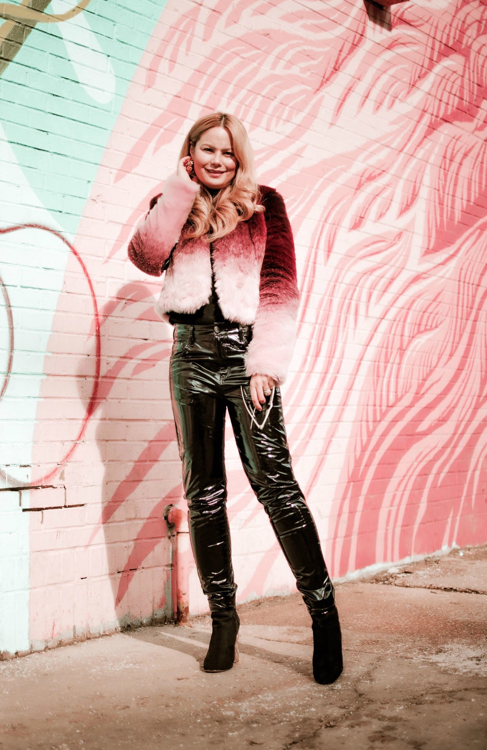 Vanessa-Lambert-blogger-What-Would-V-Wear-wears-vinyl-pants-faux-fur-jacket-flamingo-wall-chicago