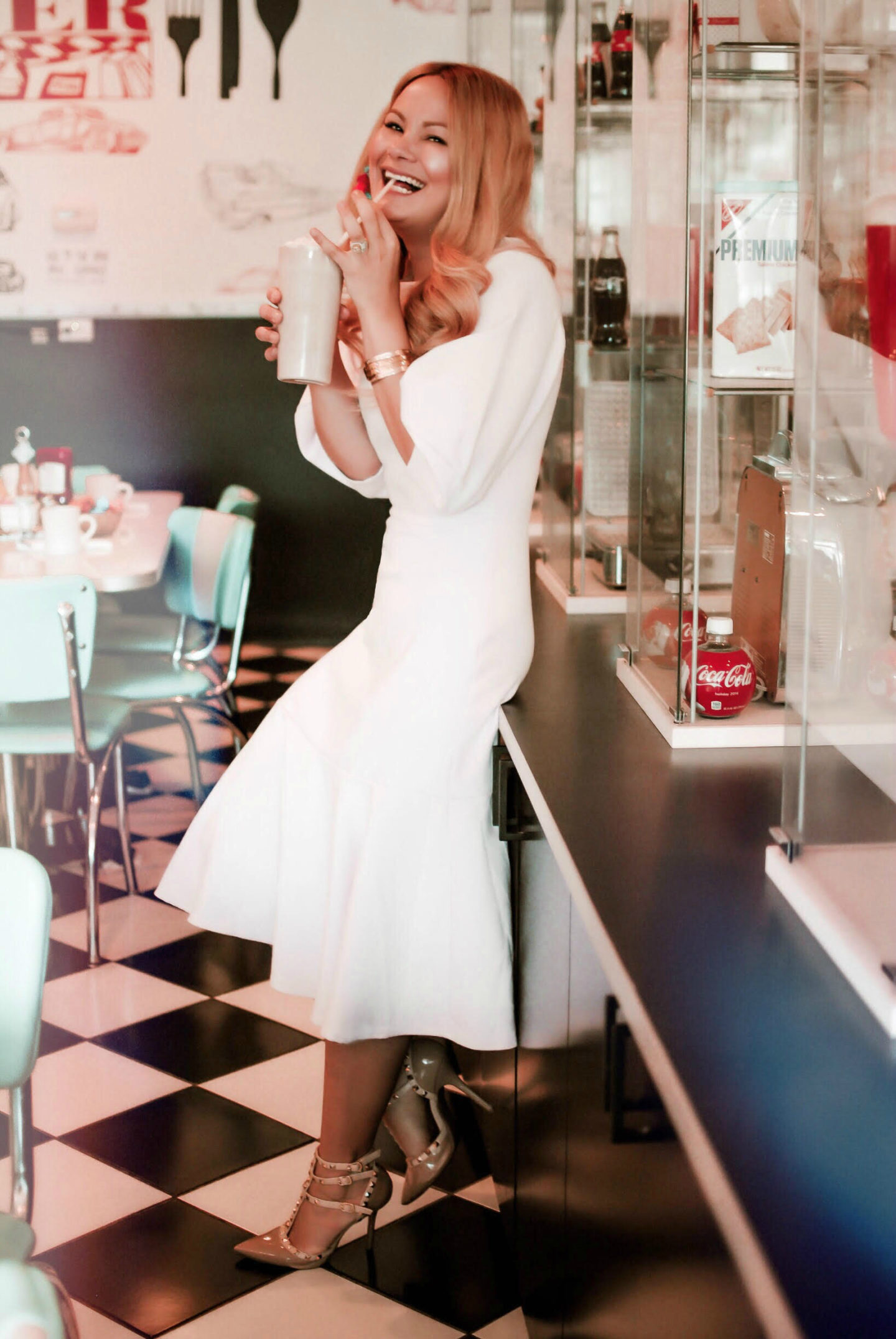 Vanessa-Lambert-pink-dress-What-Would-V-Wear-50s-diner-Lola-Diner