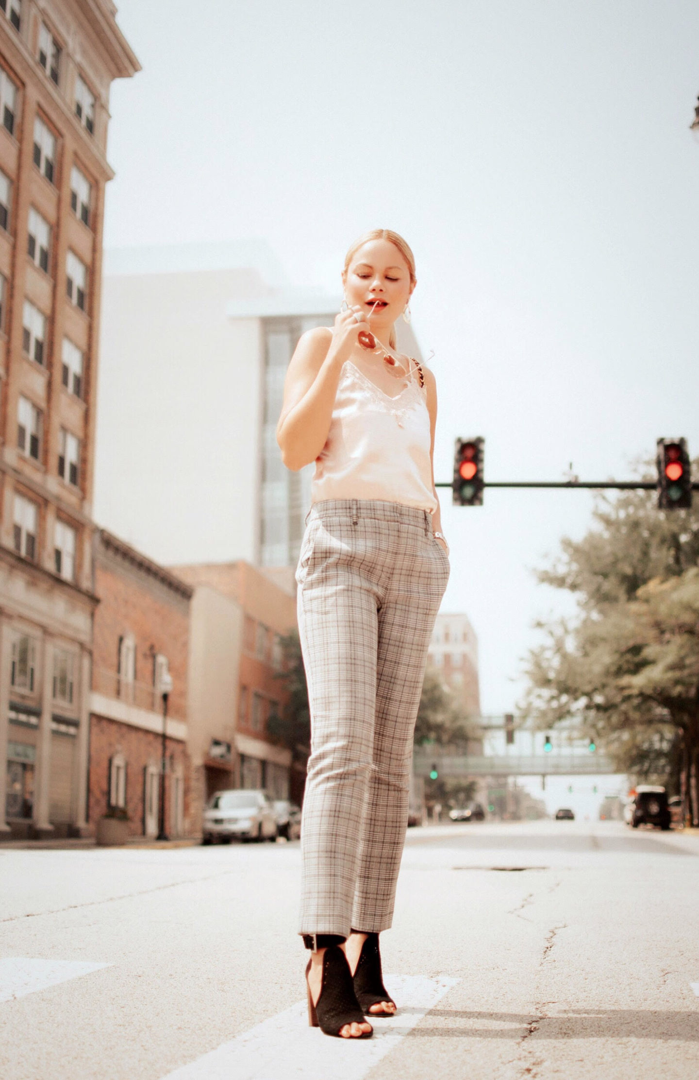 https://www.whatwouldvwear.com/wp-content/uploads/2018/08/Vanessa-Lambert-Ankle-Pant-Dash-Plaid-Ann-Taylor-Famous-Blogger-What-Would-V-Wear-1440x2223.jpg