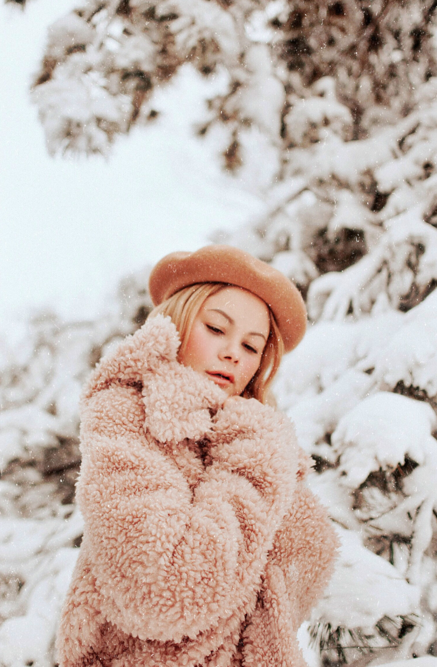 Winter-Wonderland-Vanessa-Lambert-Teddy-Coat-Famous-Blogger