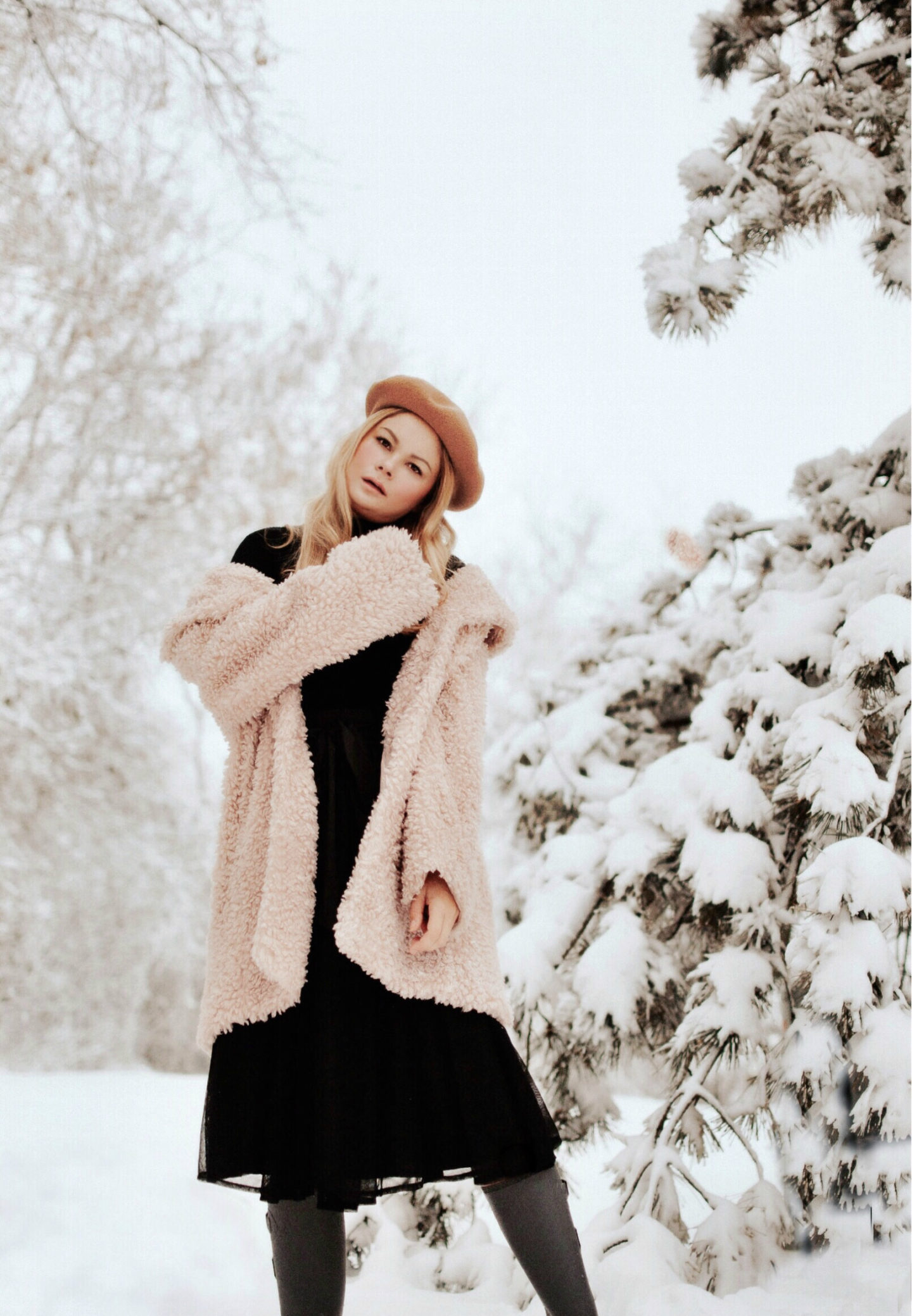  Winter-Wonderland-Vanessa-Lambert-famous-blogger-teddy-coat