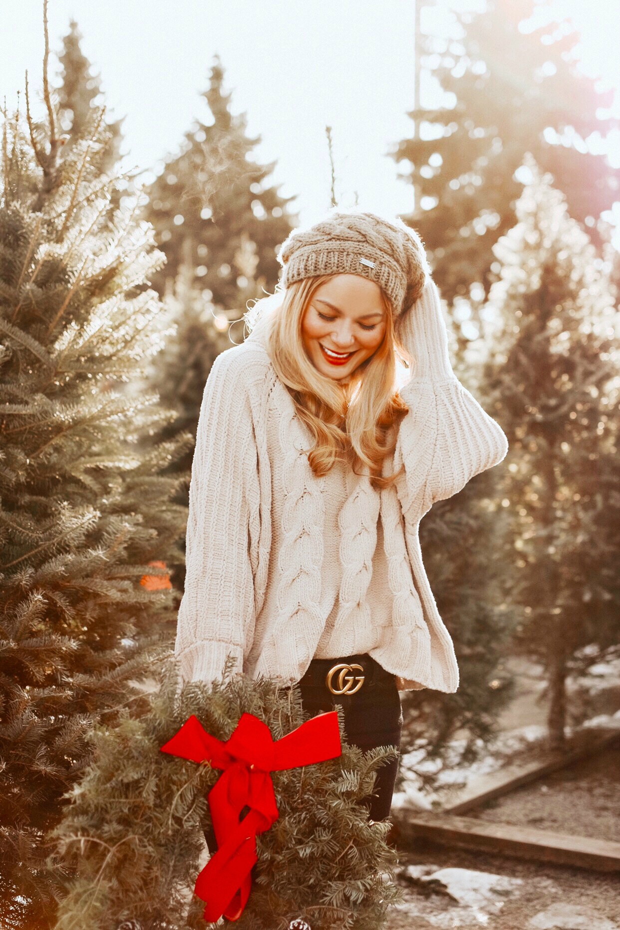Holiday-Cheer-Christmas-Wreath-Vanessa-Lambert-famous-influencer-What-Would-V-Wear