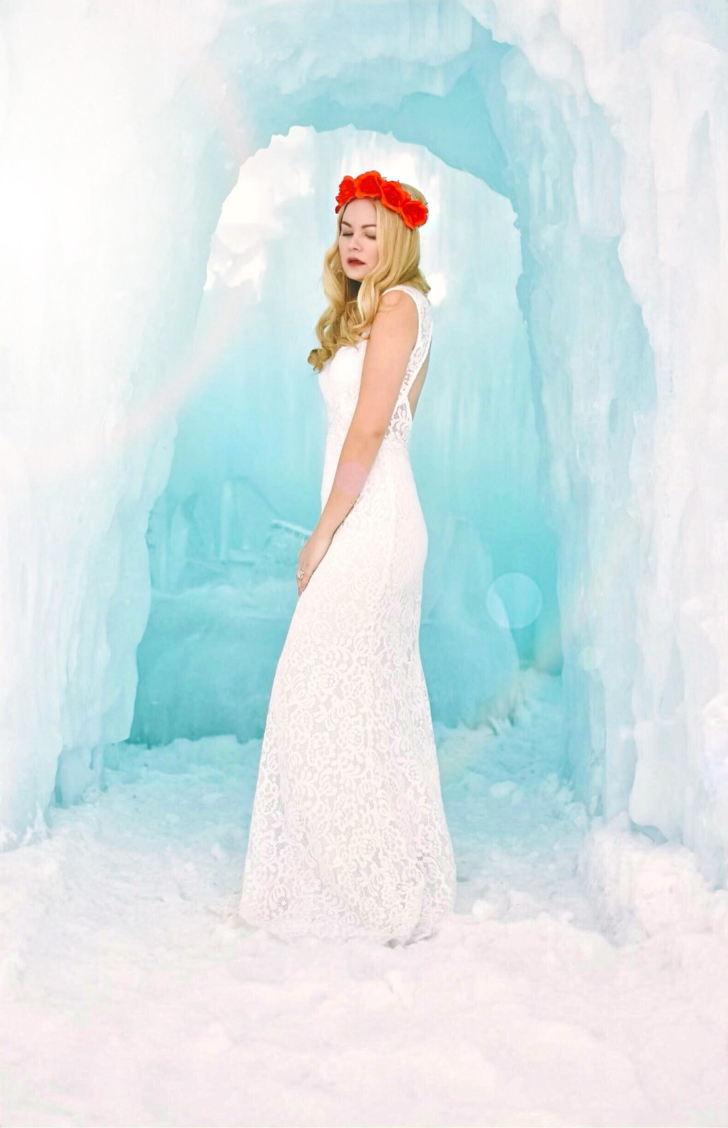 Ice-Castles-Lake-Geneva-Fashion-Blog-Vanessa-Lambert-WhatWouldVWear