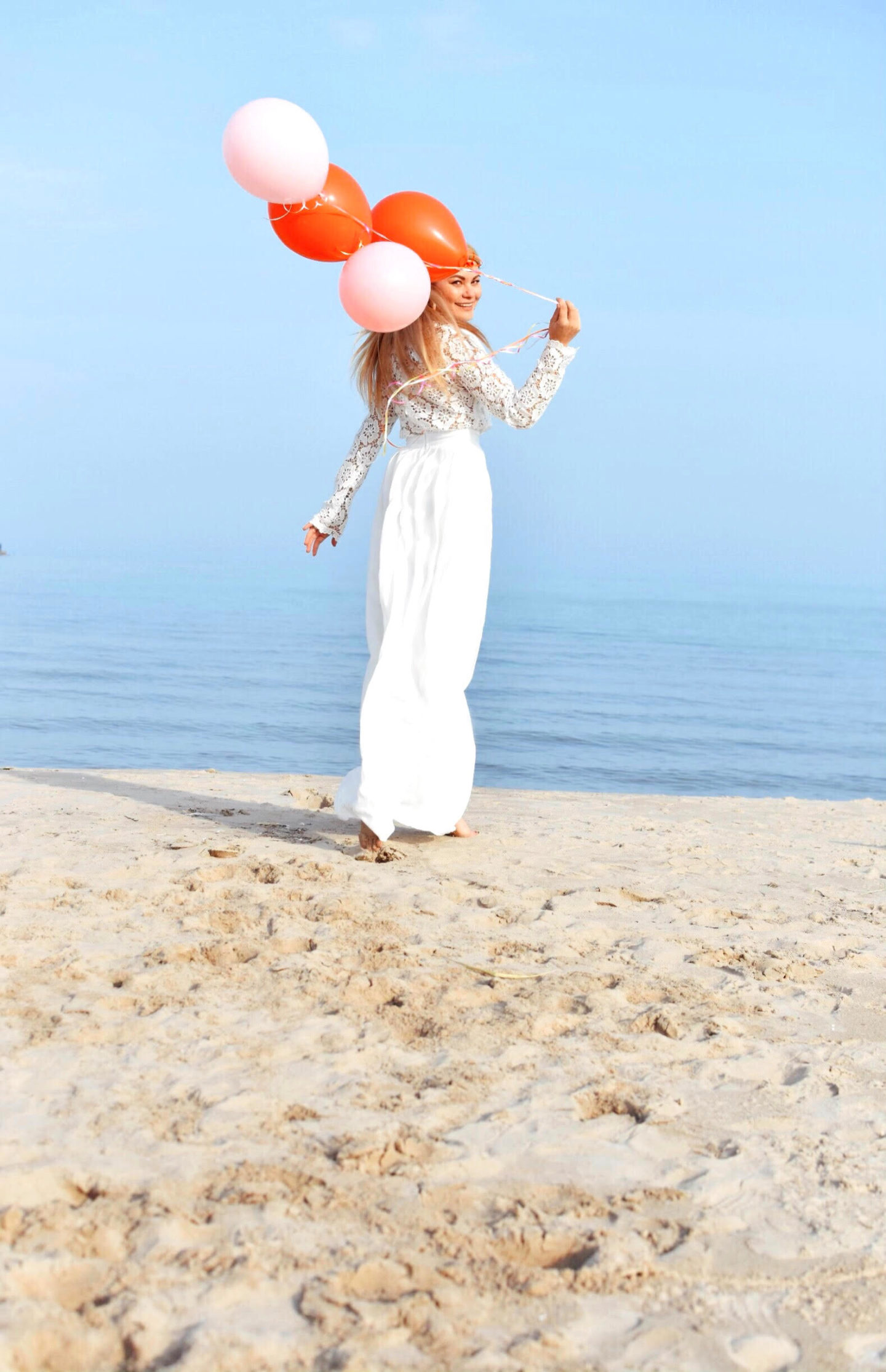 5th-Blogiversary-lessons-learned-vanessa-lambert-beach-balloons-whatwhatwouldvwear