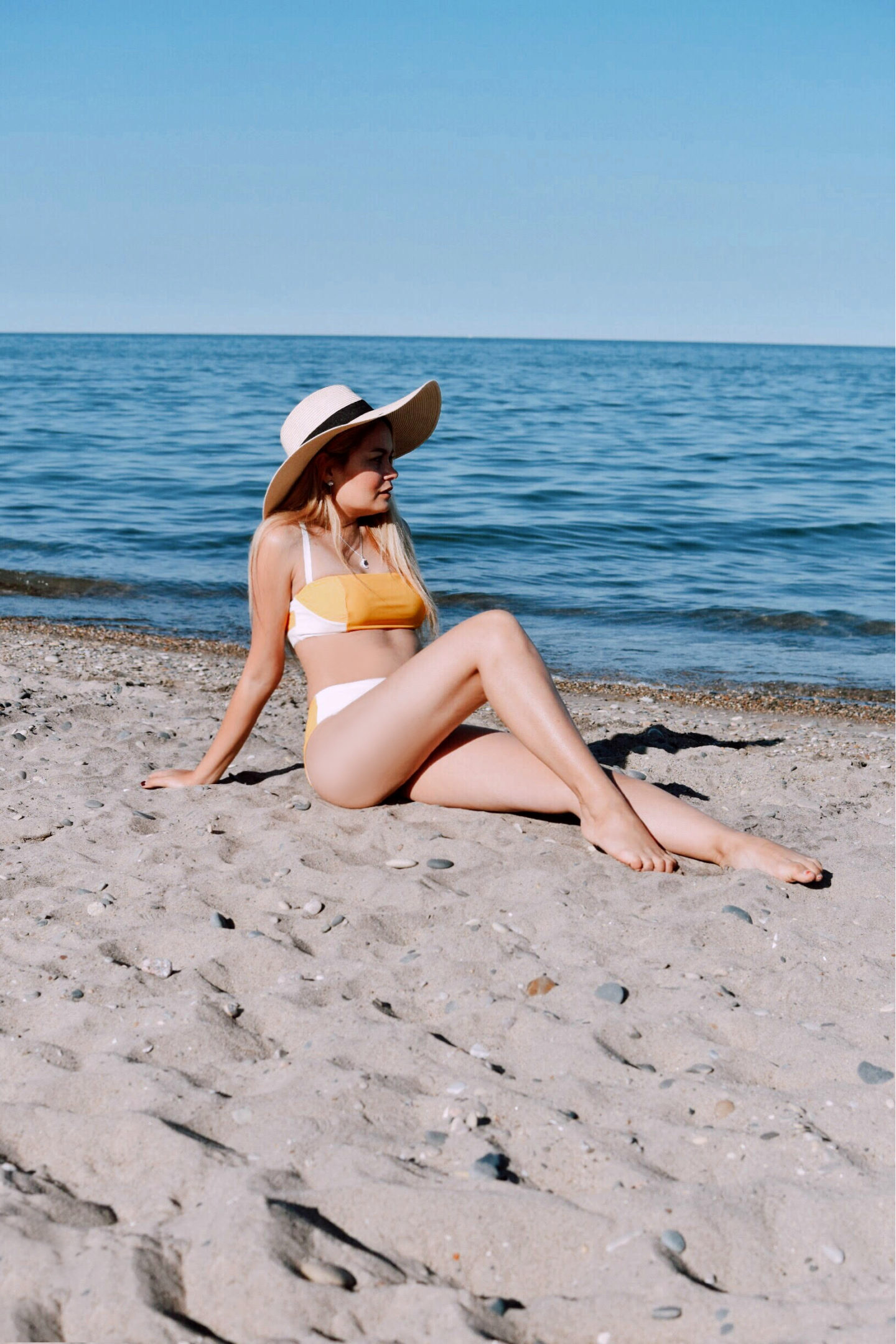 Summer-summersalt-bathing-suit-beach-vanessa-lambert-famous-blogger-whatwouldvwear
