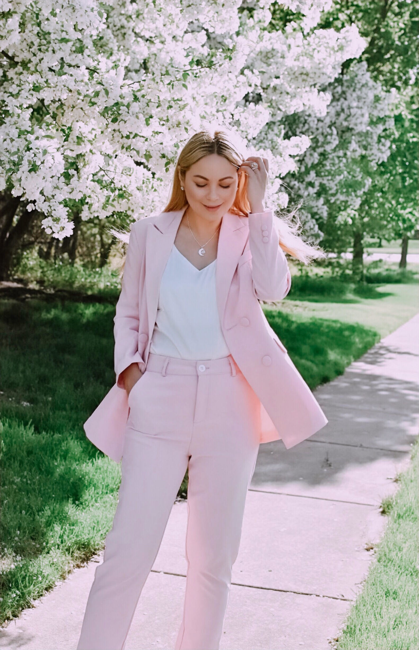 how-to-wear-pink-powersuit-vanessa-lambert-blogger-whatwouldwvwear