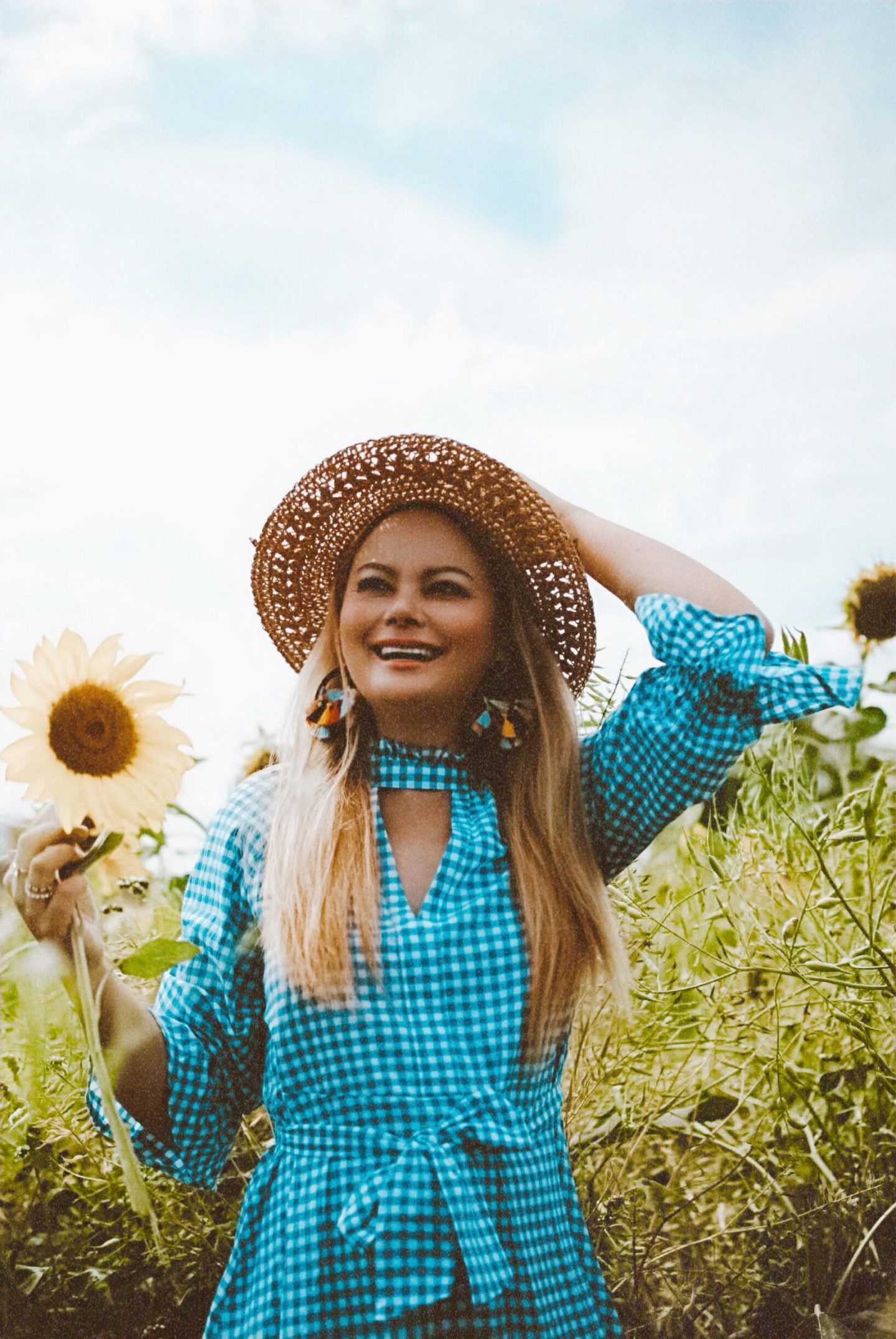 Sunflower-field-vanessa-lambert-summer-happiness-whatwouldvwear