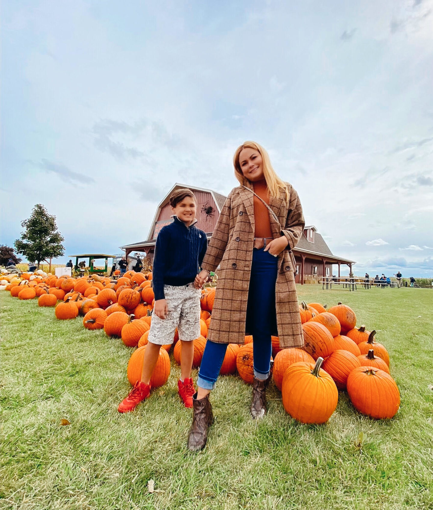 Family-Fun-Pumpkin-Farm-Vanessa-Lambert-blogger-WhatWouldVWear